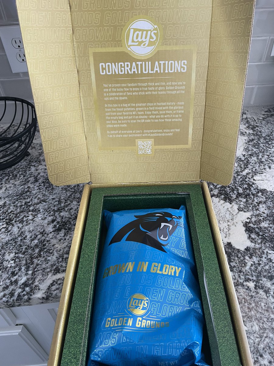 jillhamilton's tweet photo. I’m going to be mom of the year when my son sees I got a bag of Carolina Panthers Lays! Thanks @LAYS @Panthers #goldengrounds #KeepPounding https://t.co/xGk2EY5gCF