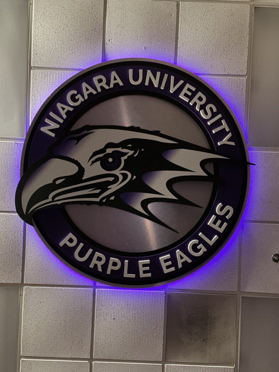 Equip_NiagaraU's tweet photo. @NiagaraMHKY GameDay all set up for puck drop Vs @BentleyHockey at 5:05 https://t.co/WomEkXrpzm