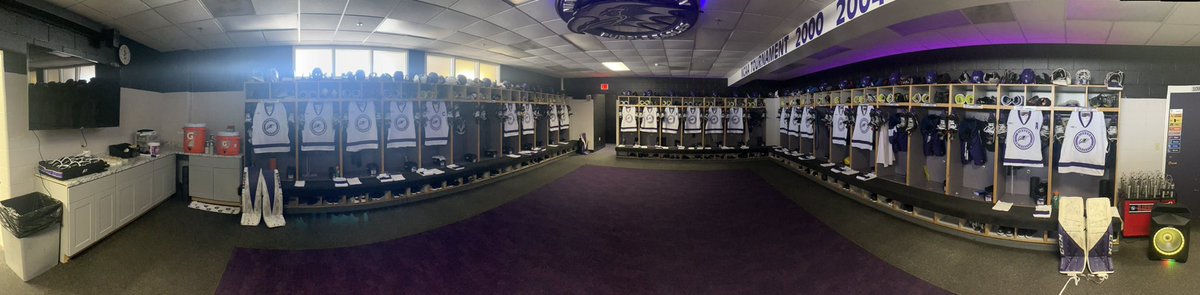 Equip_NiagaraU's tweet photo. @NiagaraMHKY GameDay all set up for puck drop Vs @BentleyHockey at 5:05 https://t.co/WomEkXrpzm