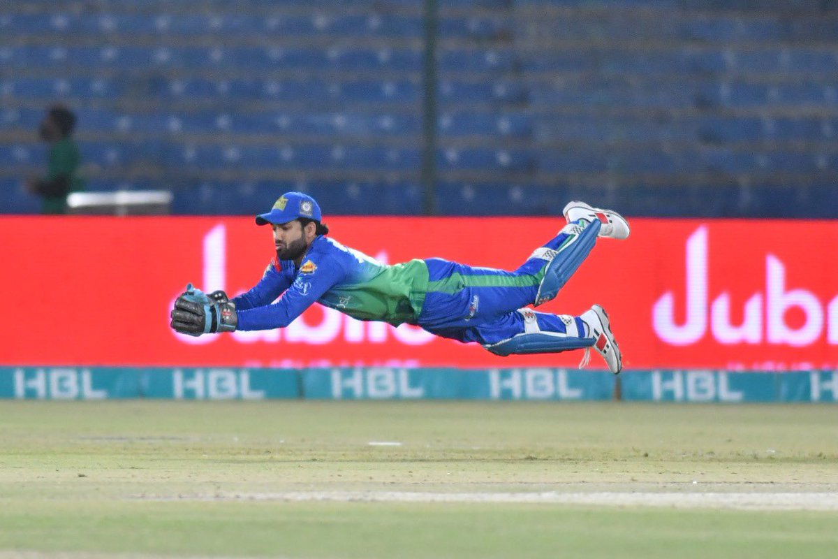 TeamRizwan_16's tweet photo. Is it a bird or is it a plane? no It's Rizwan.

#Rizwan ka #LevelHa  #PSL7 https://t.co/jYVvEYBzIw