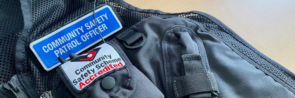 PatrolOfficers's tweet image. Whilst on joint patrol with the Neighbourhood Policing Team this evening our officer and NPT colleague came across a young male in a bit of a state. Ambulance were called due to the nature of the young chap. Escorted by officers from NPT he was helped to DCH #8426 #2840