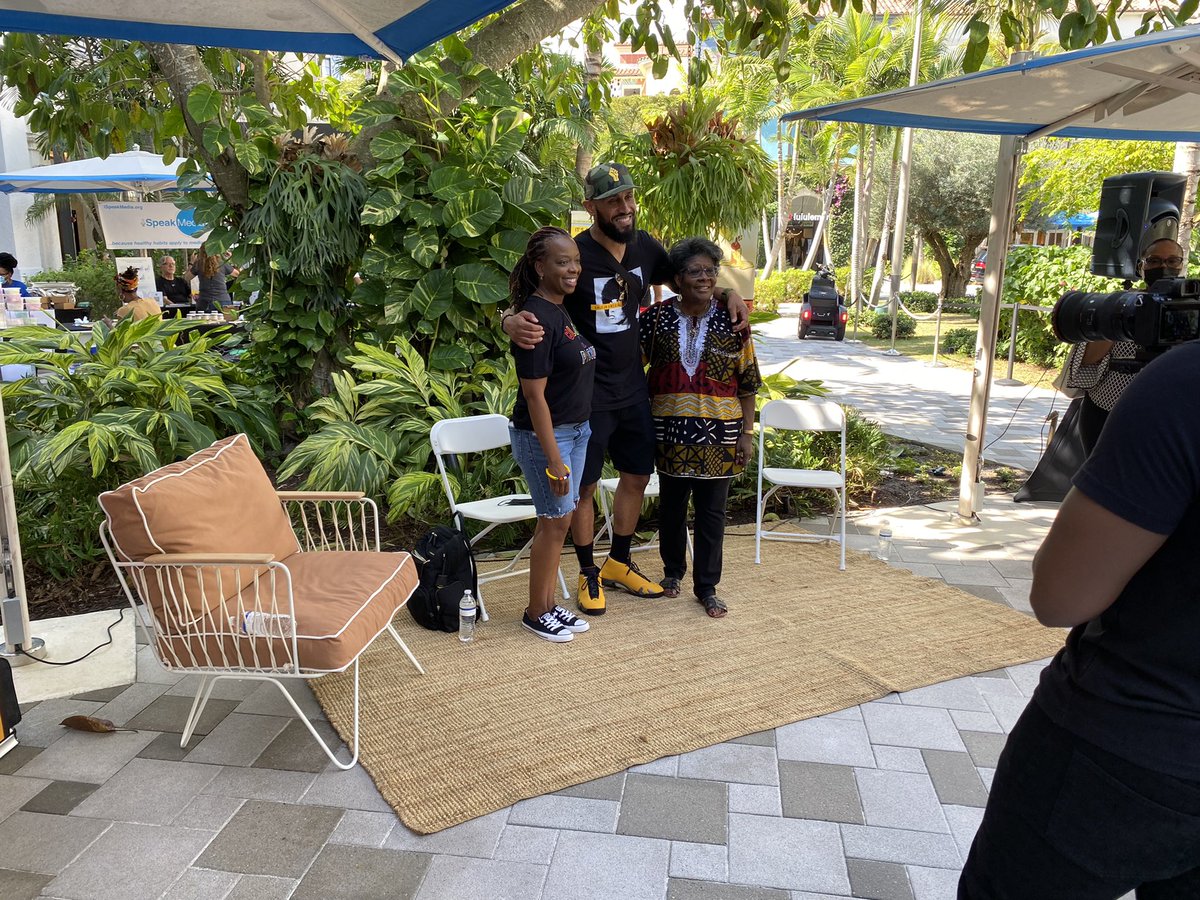SDPBC Africana, Latino, Holocaust & Gender Studies (@aaalhg_studies) on Twitter photo Celebrating Black Joy and Excellence! Black History Month 2022 @BrianKnowles777 <a href="/KarenJeffersonv/">Karen KJ Jefferson</a> @latinostudies2 Celebrating Black Joy and Excellence! Black History Month 2022 @BrianKnowles777 <a href="/KarenJeffersonv/">Karen KJ Jefferson</a> @latinostudies2