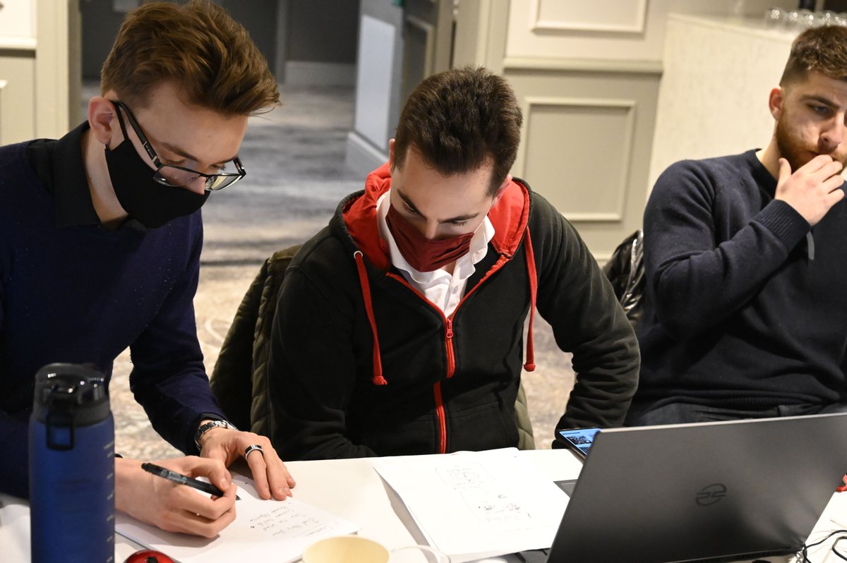 MLHacks's tweet photo. 7 hours into #HackTheBurghVIII and all the hackers are hard at work. Taking breaks is important, why not join us for Slideshow Karaoke in 30 minutes? https://t.co/ltbhizndl1
