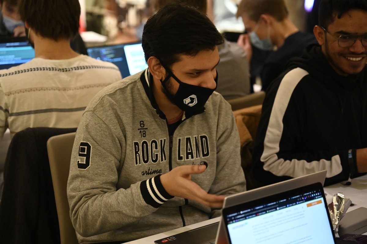 MLHacks's tweet photo. 7 hours into #HackTheBurghVIII and all the hackers are hard at work. Taking breaks is important, why not join us for Slideshow Karaoke in 30 minutes? https://t.co/ltbhizndl1