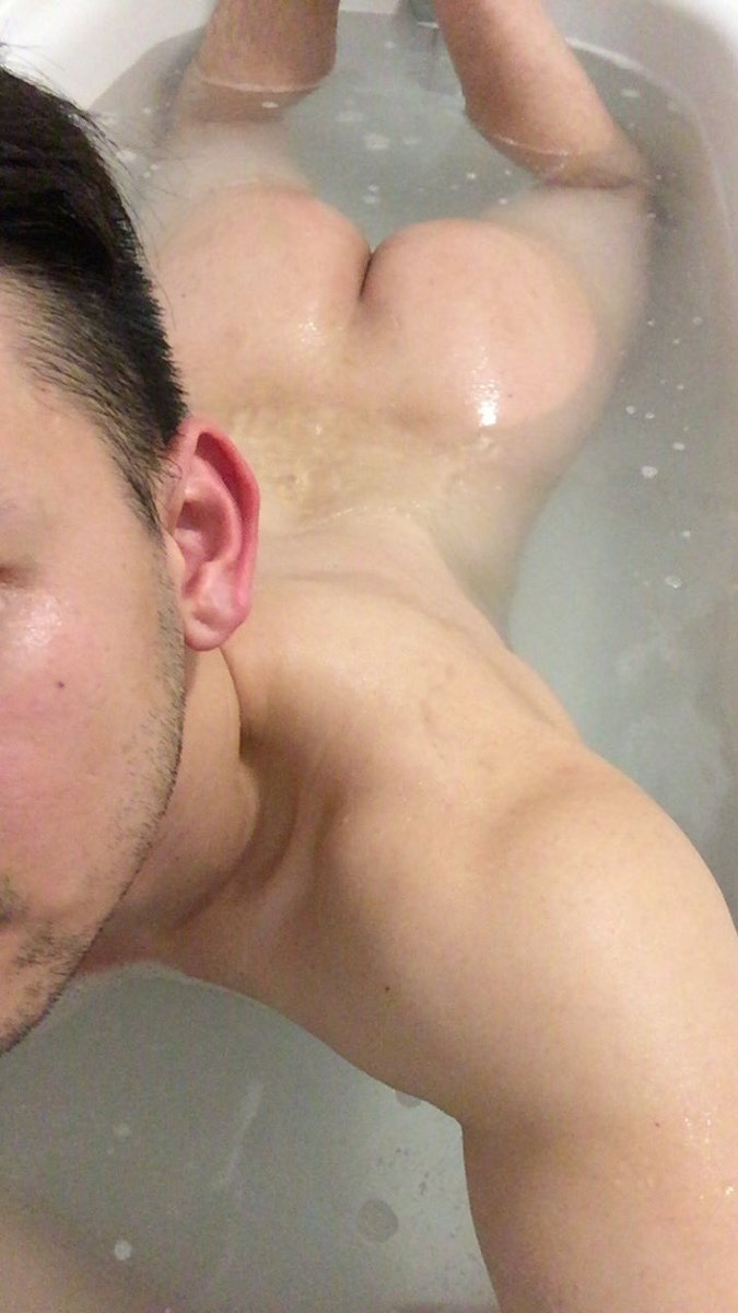 Peachblanc27's tweet photo. So apparently this is my fave bath position ;) https://t.co/DmZJ37dlMi