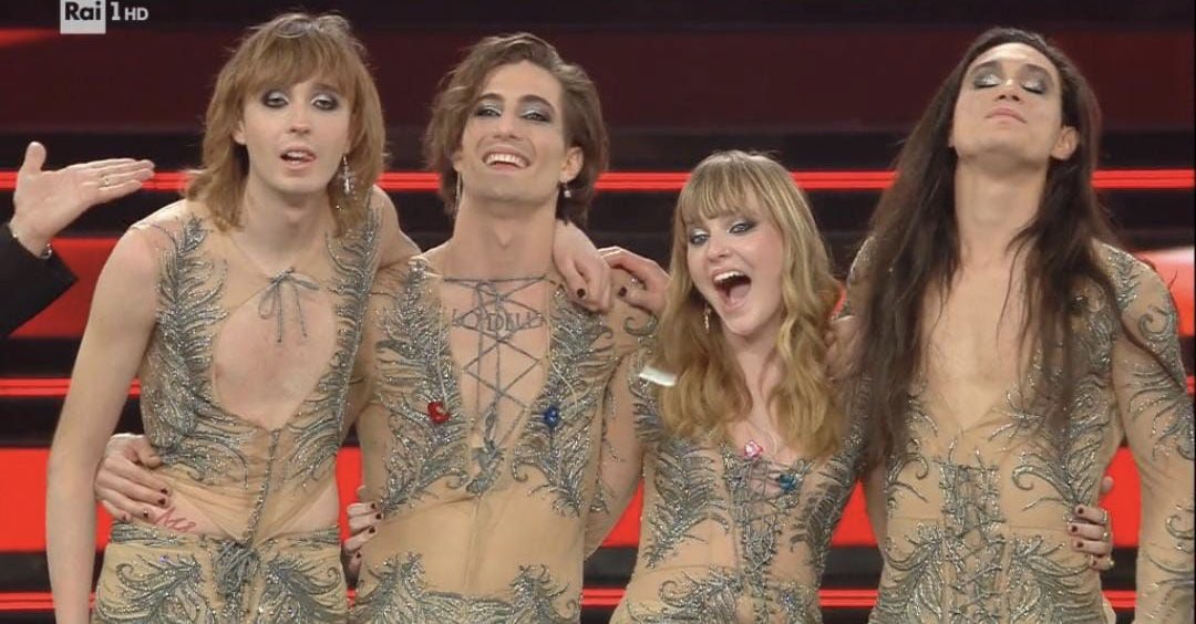 bluervsh's tweet photo. la nostra generazione dominando sanremo ancora #Sanremo2022 https://t.co/qIOOqn8apt