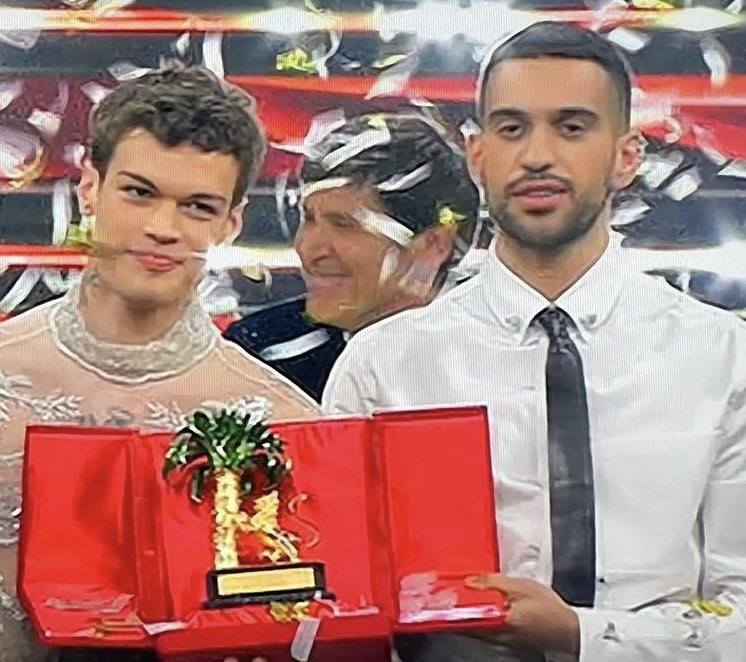 sis__zs's tweet photo. Quando a 19 anni hai già vinto Sanremo e a 29 ne hai vinti 2 #sanremo22 https://t.co/6Mlx19UPfD