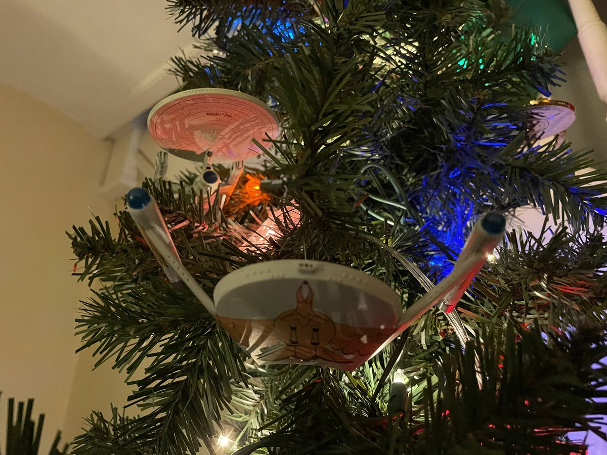 NukeHavoc's tweet photo. Finally taking down the #GeekTree. https://t.co/sh0kA8lXE9