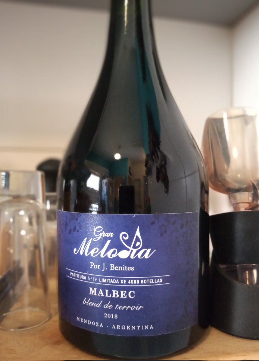 Este vino de Jorge Benites @MelodiaWines es todo lo que está bien.
Melodía Gran Malbec
Blend De Terroirs: 50% Paraje Altamira - 50% Gualtallary
2 años de paso por barricas: 50% francesas, 50% americanas