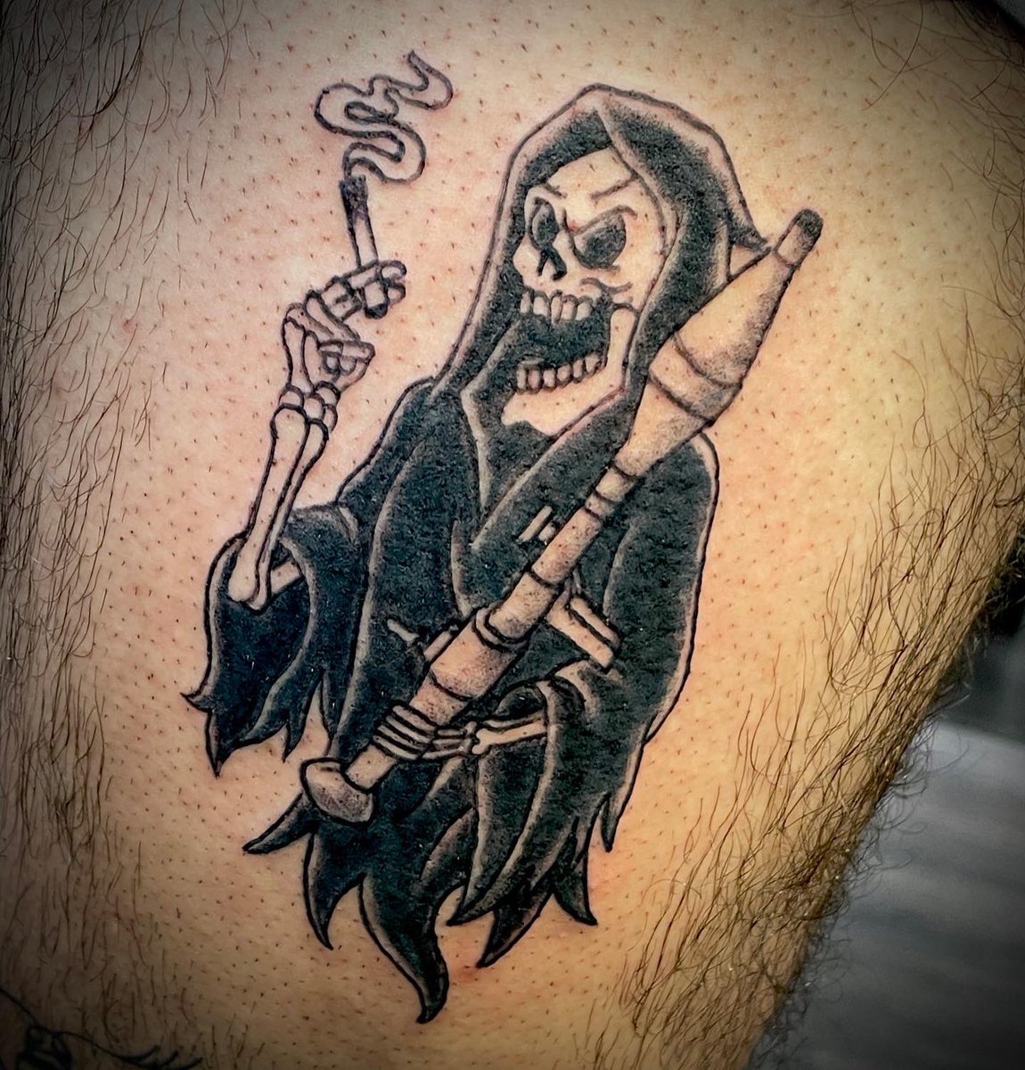 These two bad ass old school feelin ones are on the same customer on the same day. Thanks for sittin like a champ Joseph. #killerbob #killerbobgraphics #trudystattooparlour #reapertattoo #demontattoo #oldschool