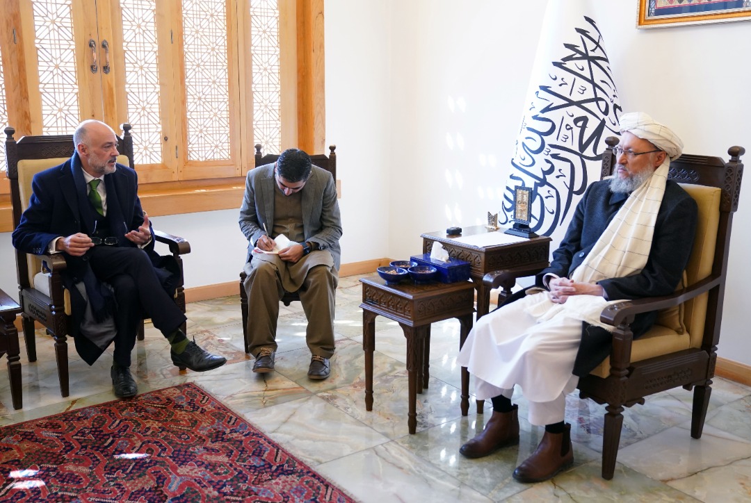 KingSiasi's tweet photo. IEA Deputy PM Maulvi #Abdul_Salam_Hanafi Met With #Fran_Equiza, UN Deputy Humanitarian Coordinator for Afghanistan &amp; His Accompanying Delegation. The Meeting Was Also Attended By The Country Director of #World_Food_Program (WFP) in Afghanistan, #Mary_Ellen_McGroarty.
#Kabul https://t.co/m94y9IilI5