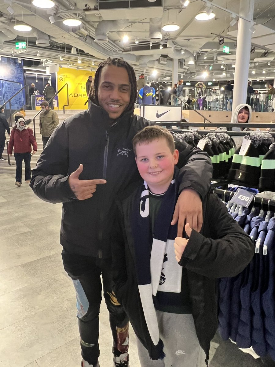 JayDThePlumber's tweet photo. Bumped into @ajtracey after watching #TOTBHA. What a gent! My son was absolutely made up https://t.co/lvPiZwg4Ks