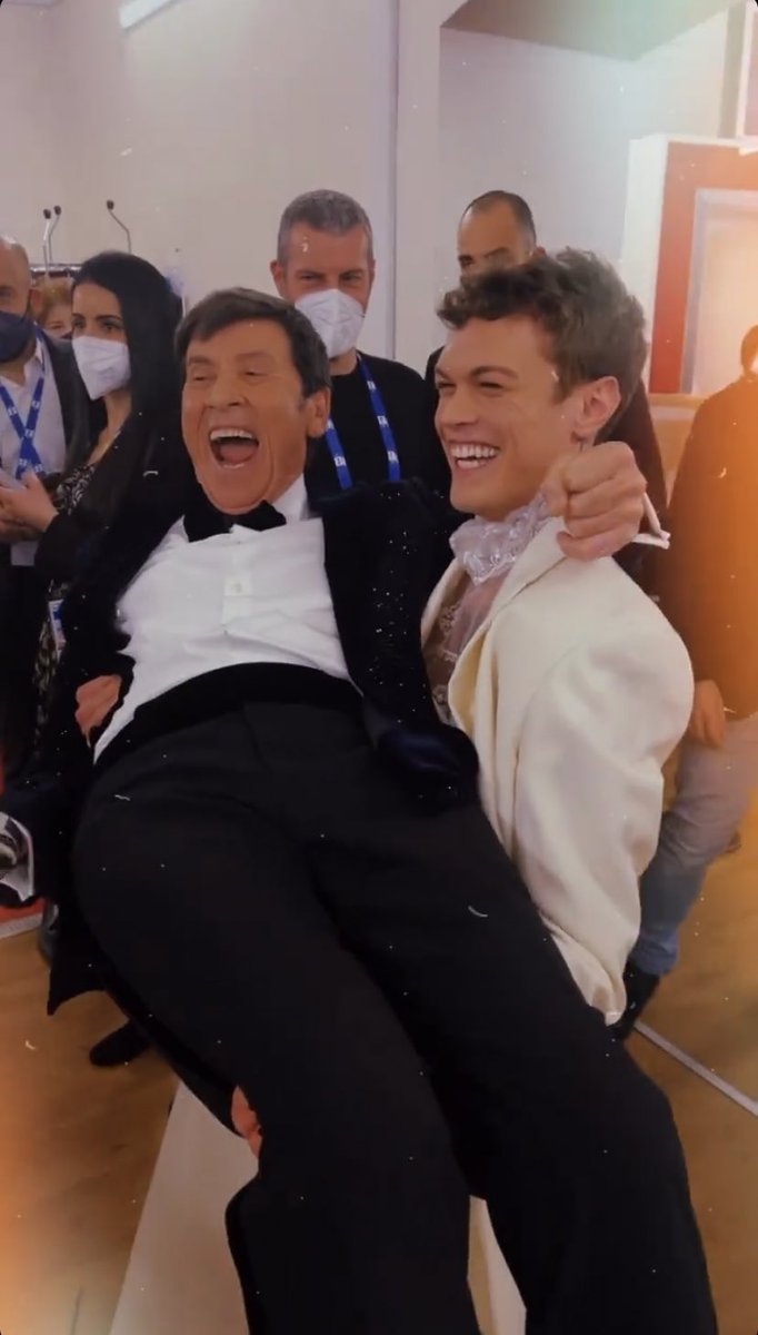 findinalbatros's tweet photo. STO AMANDO 
#Sanremo2022 https://t.co/Op8aoNuCxk