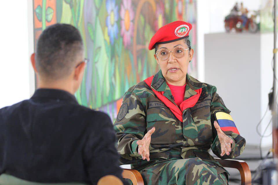 VillegasPoljak's tweet photo. No solo hombres se alzaron el 4F 1992. Marisol Terán, entonces con el grado de sargento técnico, se sumó a la rebelión en la Brigada Blindada de Valencia. La hoy coronela cuenta  su historia en #AquiConErnestoVillegas.
Por mi canal YouTube mañana domingo 10AM.
#5Feb 
#Venezuela https://t.co/mEmx9j1fN2