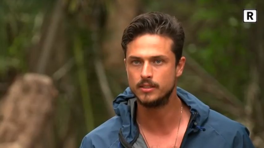 maviimeselesi's tweet photo. ÇAKTI                               KAÇTI

#survivor2022AllStar https://t.co/OU7qKaLPaW