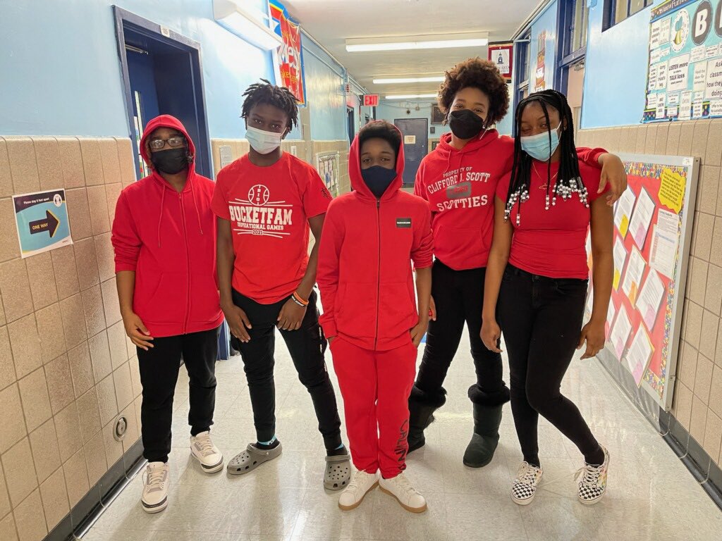 MiddleSchool35's tweet photo. So comfortable in our space on “WEAR RED FRIDAY! In our school community all areas are conducive to learning @MrsFranklin814 #ms35rocs #learningenvironmentsmatter https://t.co/ppX7xaMWmU