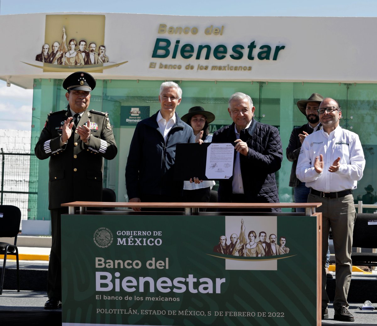 Recibimos al Presidente <a href="/lopezobrador_/">Andrés Manuel</a> en #Polotitlán, para inaugurar una sucursal del Banco del Bienestar. Reconocemos su compromiso con las familias mexiquenses.