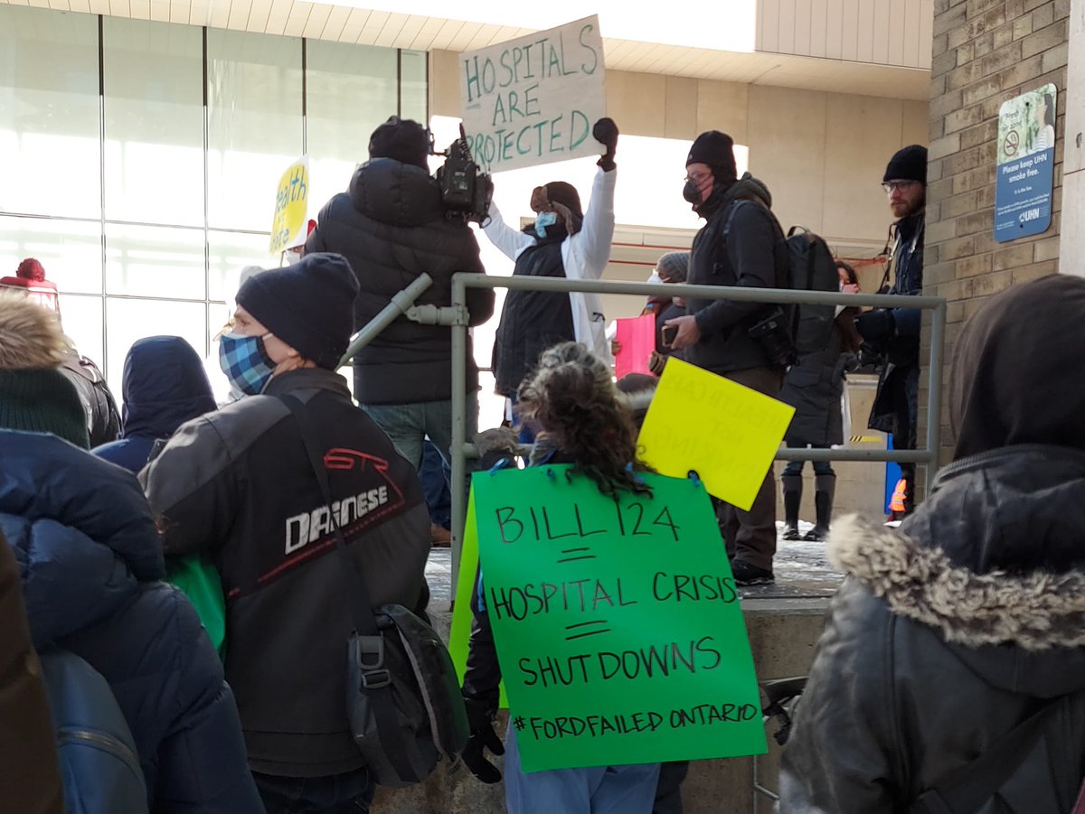 CanadaMarxists's tweet image. From today's counter-demo to the #TorontoConvoy. Congrats to the nurses who organized it, &amp;amp; refused to hide just so they could go to work

We defend health care workers, demand an end to the public sector wage cap, funding for healthcare, and workers' control of health and safety
