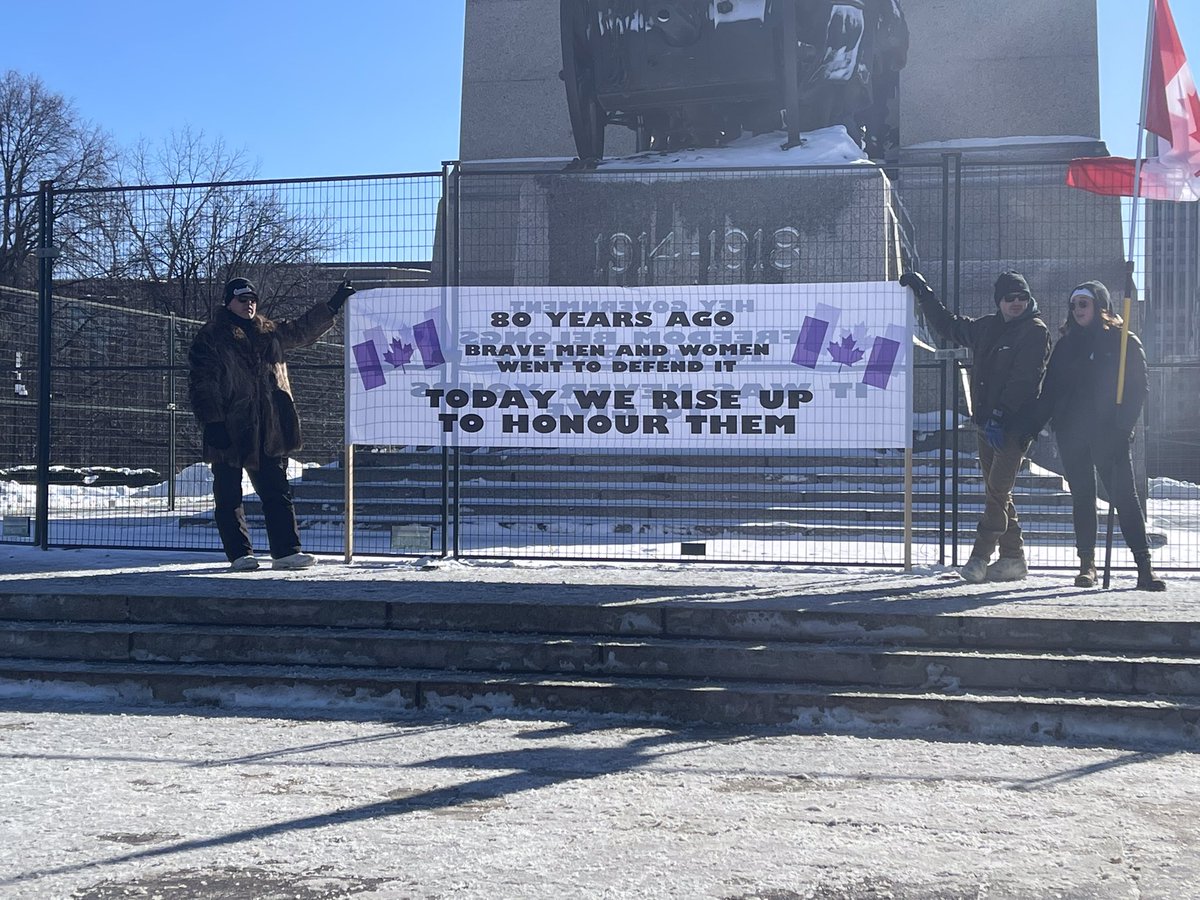 CarymaRules's tweet photo. There are barriers protecting the war monument from errant pissers.

Interesting how tangible steps are taken to shield symbols of war, but not a damn thing has been done for residents subjected to hostility &amp; honking— at least as far as I can tell.

#cdnpoli #antivaxxers #Ottawa https://t.co/tBy6Nf8Ixd