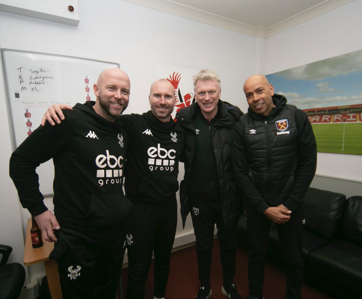 🍻 The two management teams enjoyed a drink together in the office after the game. 

Huge respect in both directions 🤝

📸 Ade Hoskins

❤🦅 #Harriers #COYR