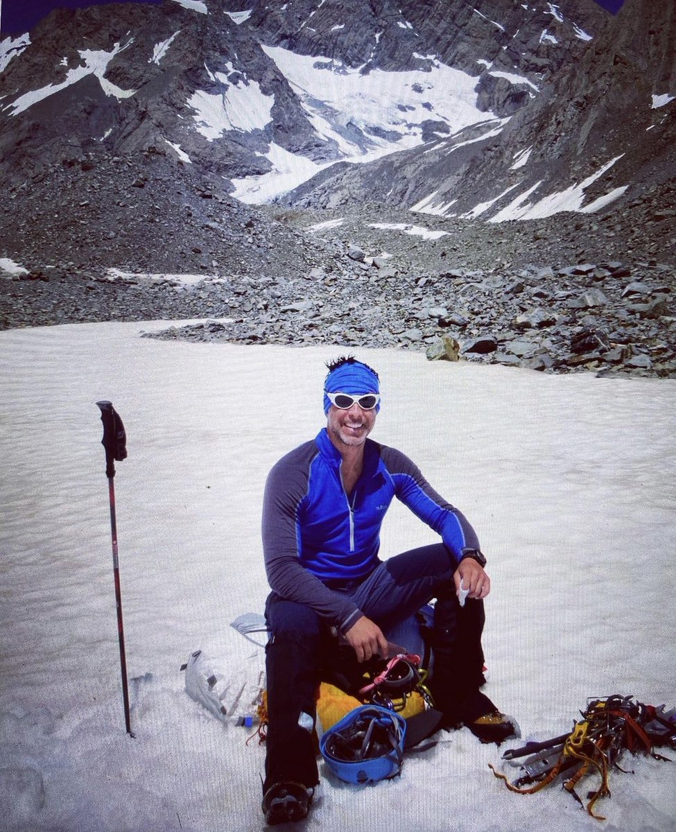 Michael93588106's tweet photo. Back in thr days, Younger , lighter and into ice #liveyourdreams #tomorrowisnotguaranteed #iceclimbing #mountains https://t.co/bz4ZlyyNqj