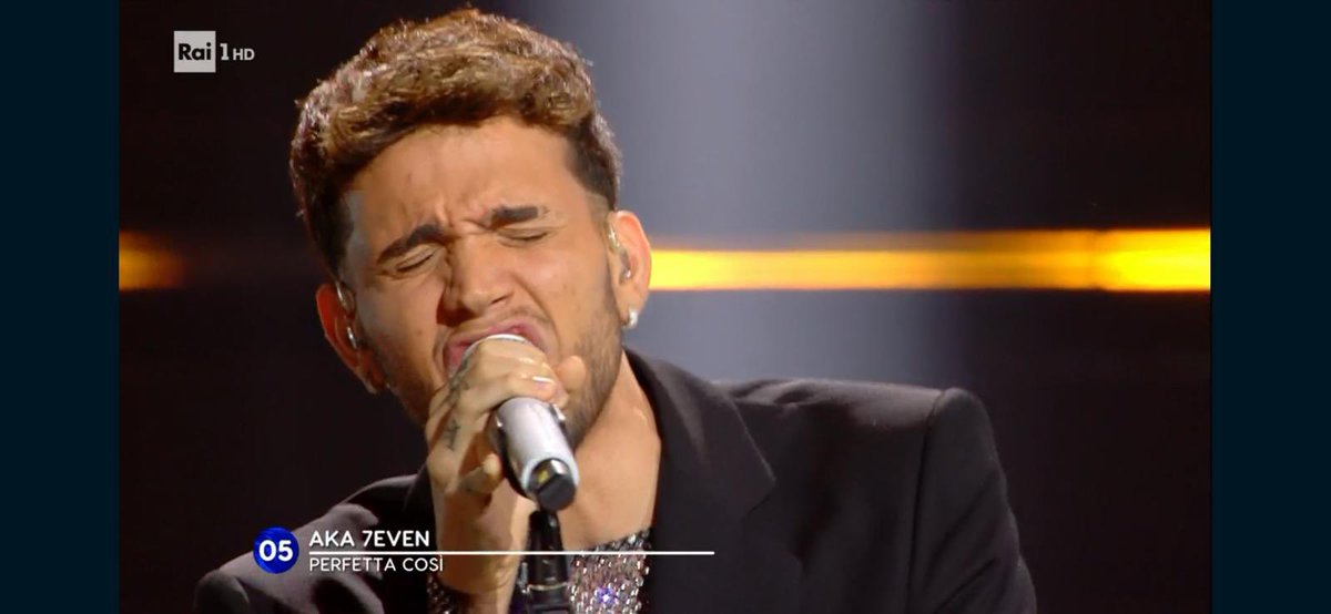 Daninseries's tweet image. Aka non avrà le bimbe che lo votano, ma ha un immenso talento e l&apos;ha dimostrato OGNI SINGOLA SERA. 

SEI ORGOGLIO AKA7EVEN #Sanremo2022