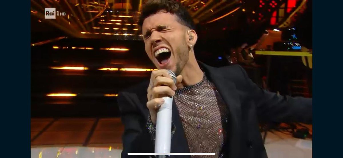 Daninseries's tweet image. Aka non avrà le bimbe che lo votano, ma ha un immenso talento e l&apos;ha dimostrato OGNI SINGOLA SERA. 

SEI ORGOGLIO AKA7EVEN #Sanremo2022