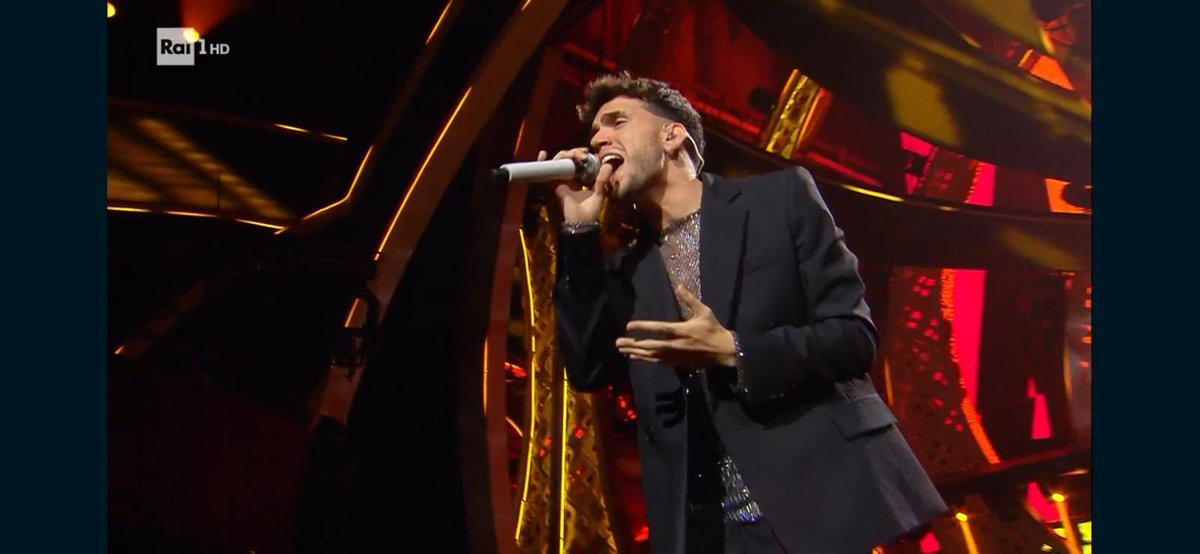 Daninseries's tweet image. Aka non avrà le bimbe che lo votano, ma ha un immenso talento e l&apos;ha dimostrato OGNI SINGOLA SERA. 

SEI ORGOGLIO AKA7EVEN #Sanremo2022