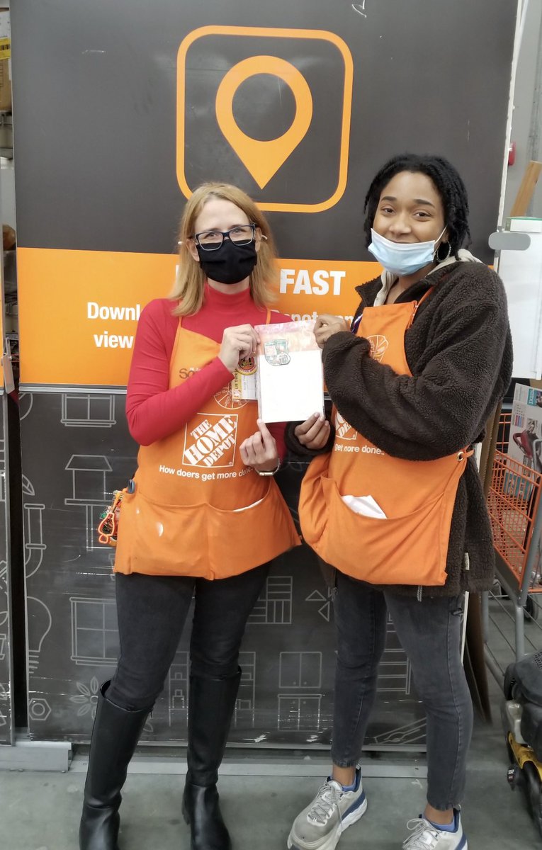 sonjafreeman79's tweet photo. Recognizing my team for an amazing week 1st week @8580. Quinetta has held the fort. Challiyah always had a smile &amp; assisted in the rain. Jada stayed late and was an order up boss. Here’s to new beginnings &amp; new #s GO TEAM @Heather_Bank @BrianEnch @JimSimmonsHD  @depotdaisy13 https://t.co/N8H9Bk3HNm