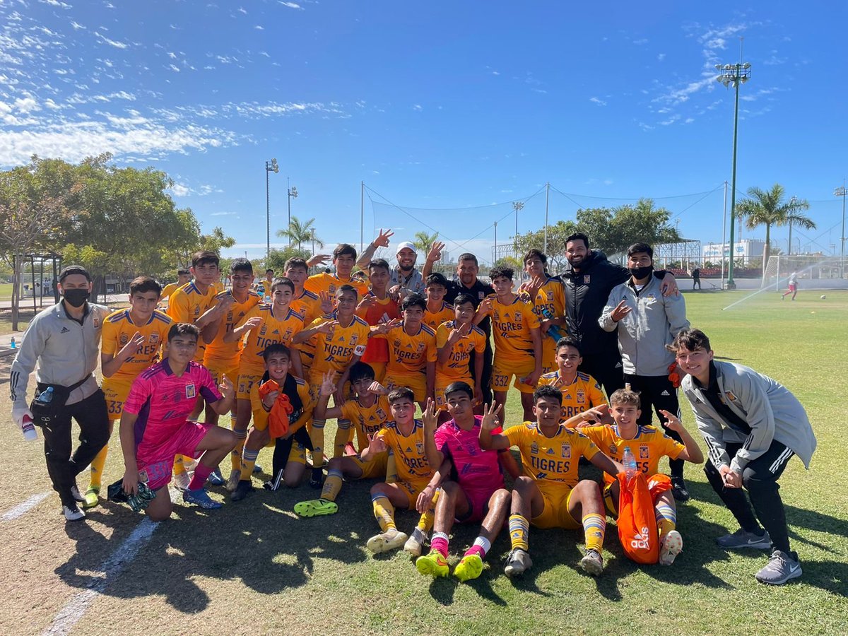 ClubTigresFB's tweet photo. #Sub14 ¡Se mantiene el invicto! @TigresOficial liga 4 triunfos al hilo, derrotaron 2-1 a @MazatlanFC con gol de Ramírez e Ibarra, en #Sub16 se empató a 2 goles

¡Vamos Tigres! https://t.co/LyJ60VcRHE