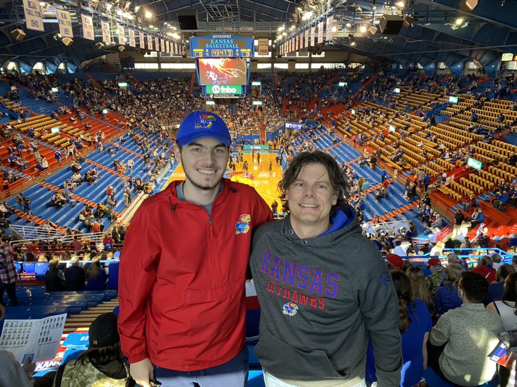 tfcammarata's tweet photo. We’re in Kansas!! Go Jayhawks! #kufanpix https://t.co/YbYEVaDDWa