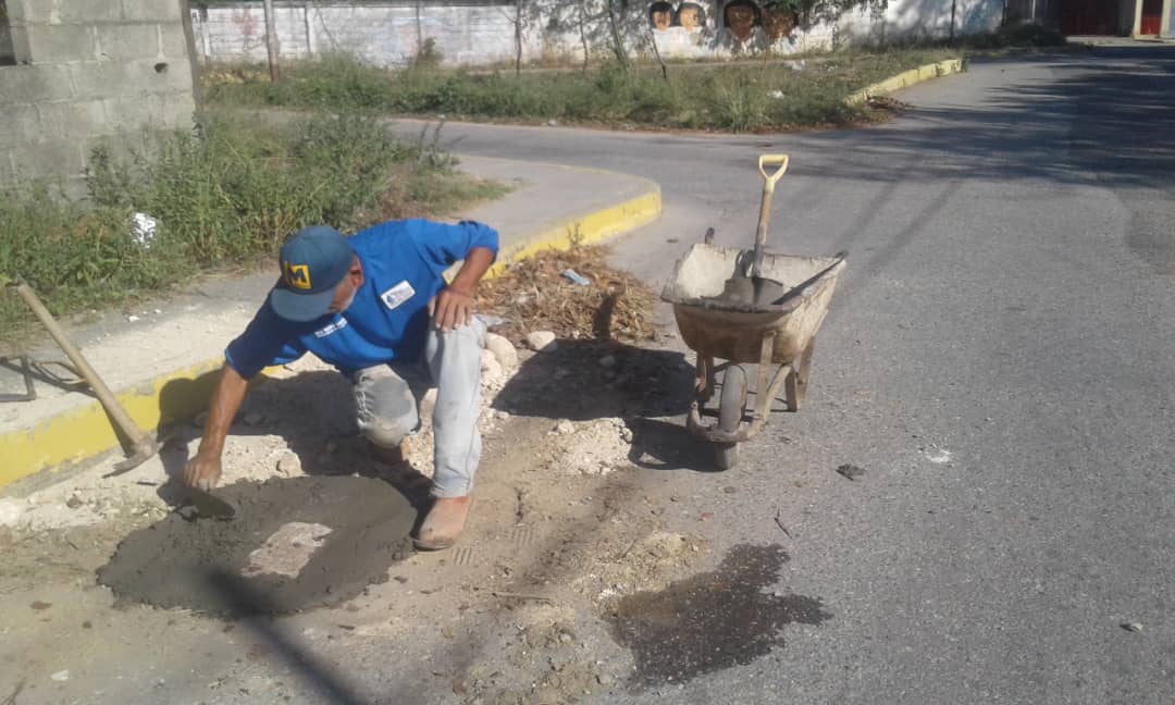 La Sala Técnica de Agua M.Sector El Cercado informa que entre el viernes 4 y sábado 5 de febrero, la cuadrilla coloco una boca de llave en la comunidad Lomas Verdes, 

🚨contando con la colaboración de la Ferretería Hermanos Carrero.