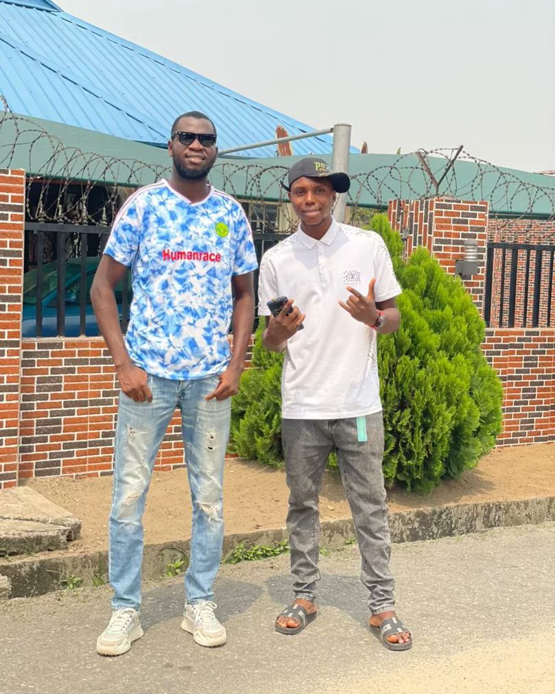 Worry_dem_'s tweet photo. With the team 🇳🇬🔜🌍
#worrydem https://t.co/Swgd6gjdfA