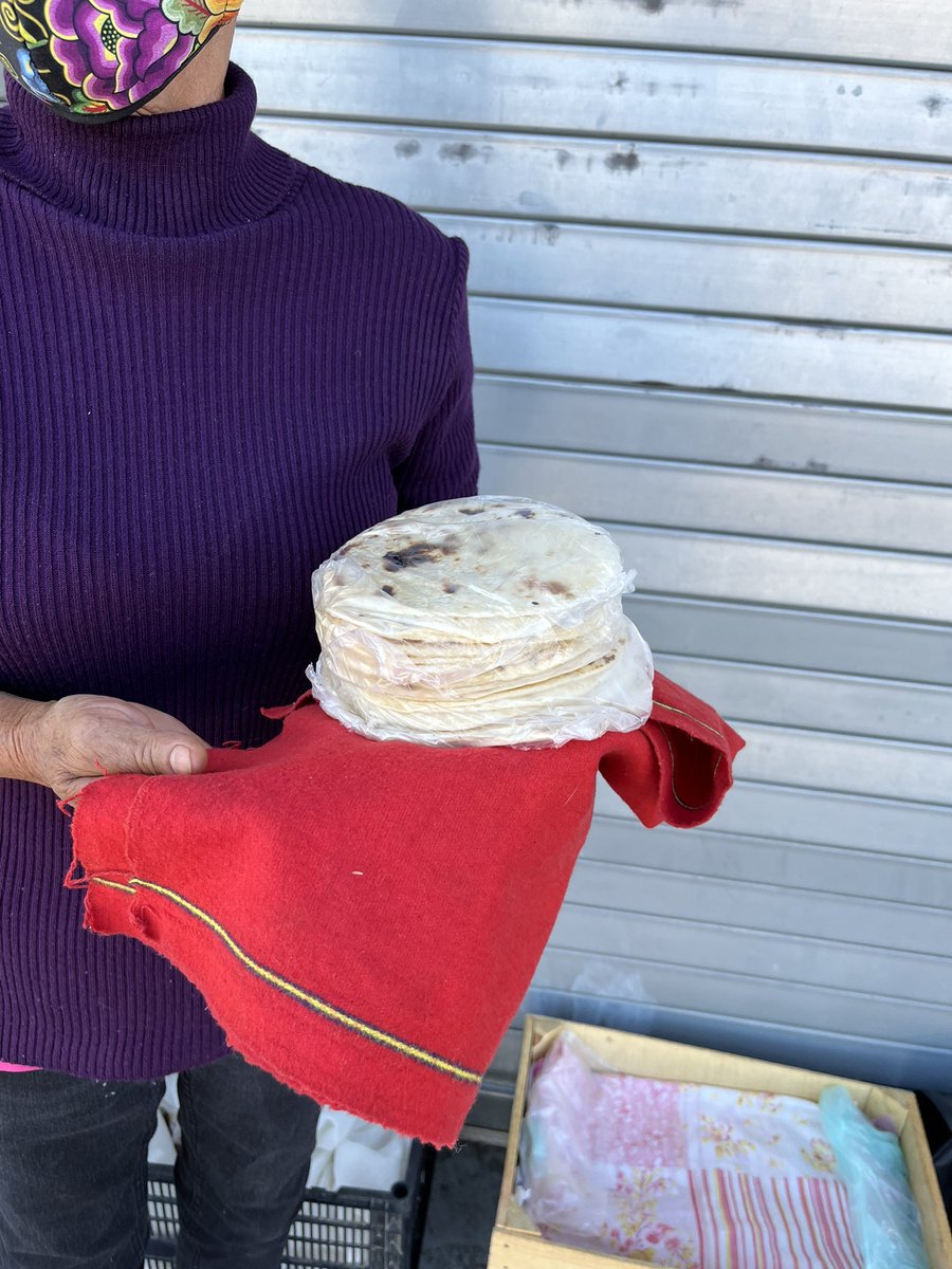 anuoa's tweet photo. Hola gente de Hermosillo! Maria es gente trabajadora que vende sus ricas tortillas en Sam’s Club Morelos! Están calientitas, si gustan pasen a comprarle o darle RT para promocionar, sonríe y #UsaCubrebocas su nieta trabaja para sostener sus estudios! Apoyo ! Saludos https://t.co/edrwmyv6cb