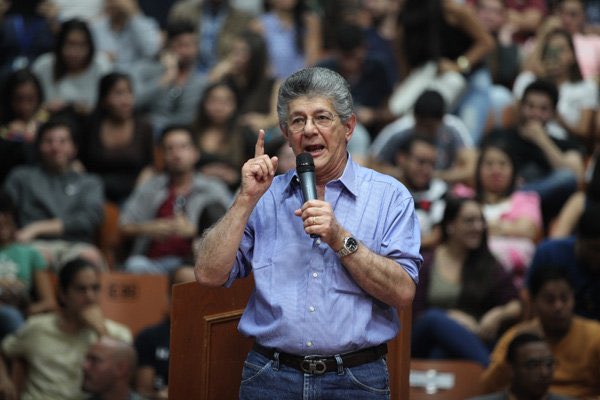 RelatosCamoruco's tweet photo. Sobre el rumor de una posible candidatura presidencial:

«Yo no he abierto mi boca en materia candidatural. Hablar de candidaturas en Venezuela en este momento es extemporáneo y generaría “desgaste” en la oposición».

HENRY RAMOS ALLUP. https://t.co/3iNV4WO8Px