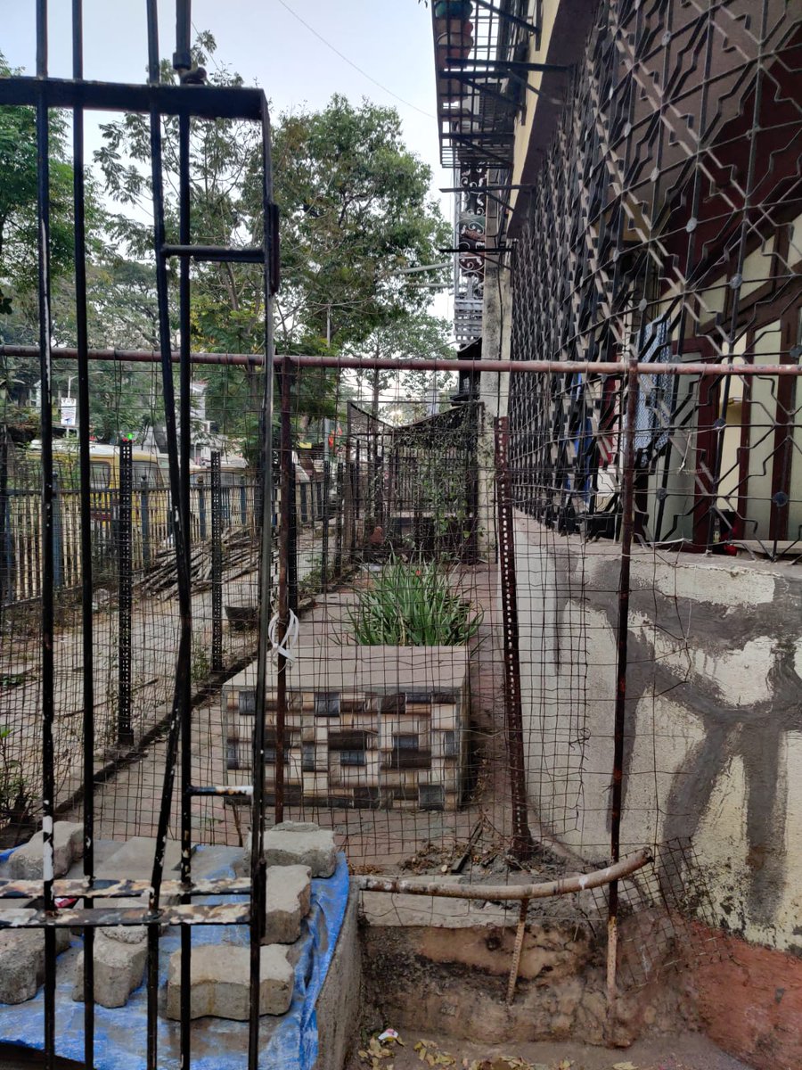 <a href="/mybmcwardKW/">Ward KW BMC</a> <a href="/mybmcwardKW/">Ward KW BMC</a>  how rampant the gr floor residents &amp; landlord of Abubakar Mahal Kwest-ward-67, nxt to Mao Restaurant (owner landlord Mohammad Ali)  the residents have encroached more than 50% of the footpath, causing grave inconvenience to students and senior citizen