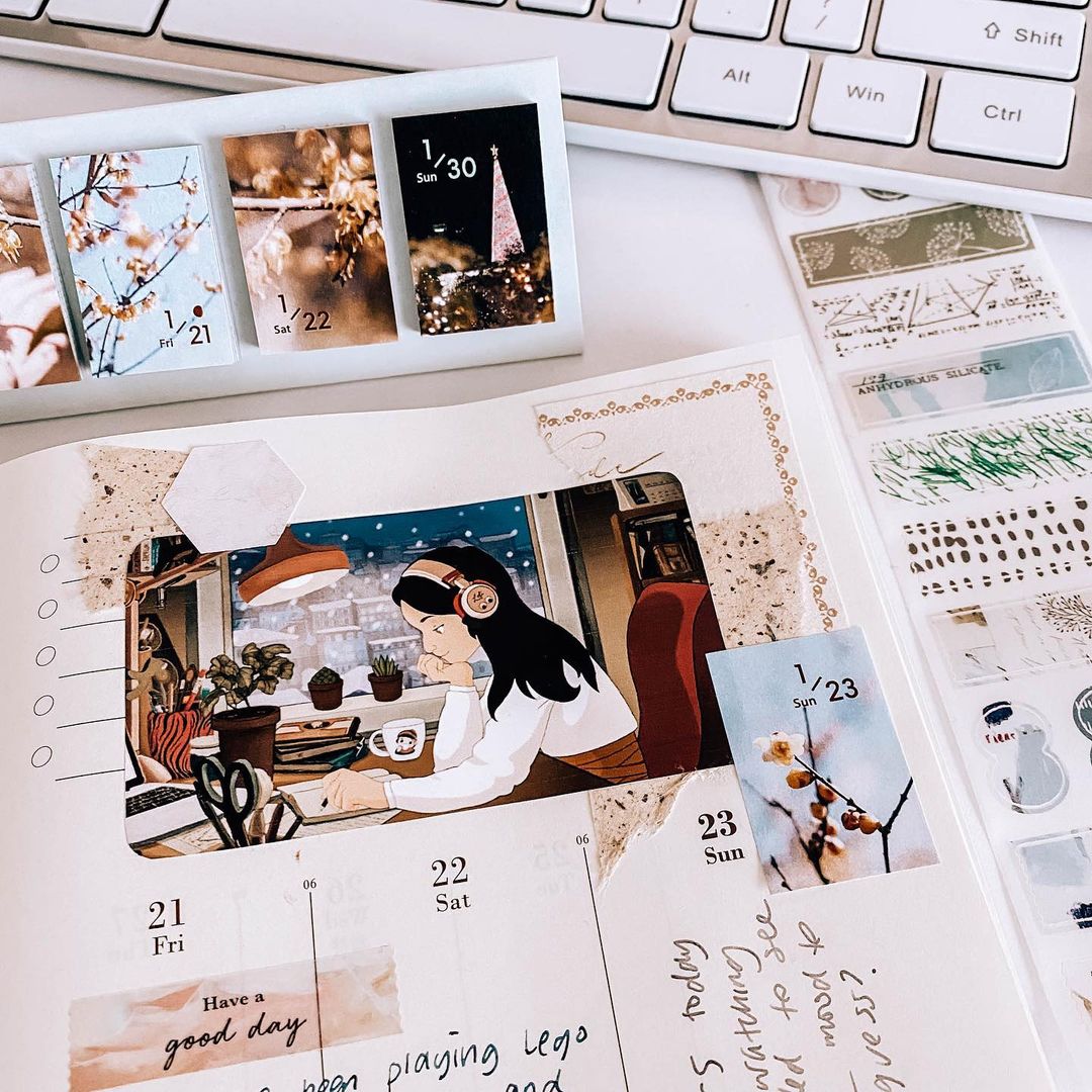 lofigirl's tweet photo. Have you ever tried studying with your lofi avatar? 👀

Some of you sent in photos showcasing your new avatars as your desktop wallpapers, journal decorations, etc. and they’re all so creative! 🧡

Many thanks to @clarisse.hj, @peachygreenpaper and @letters_and_pages on IG 📸 https://t.co/NIV855DfnJ