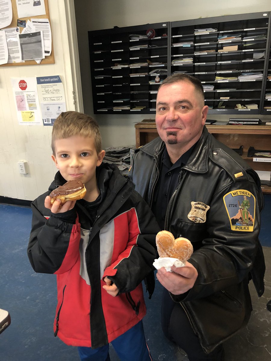 What hospitality when we stopped by @MethuenPolice today. Casey’s school scavenger hunt called for a pic of him eating donuts with a PO. Thank you Lt Pappalardo! We got our photo and a station tour!
