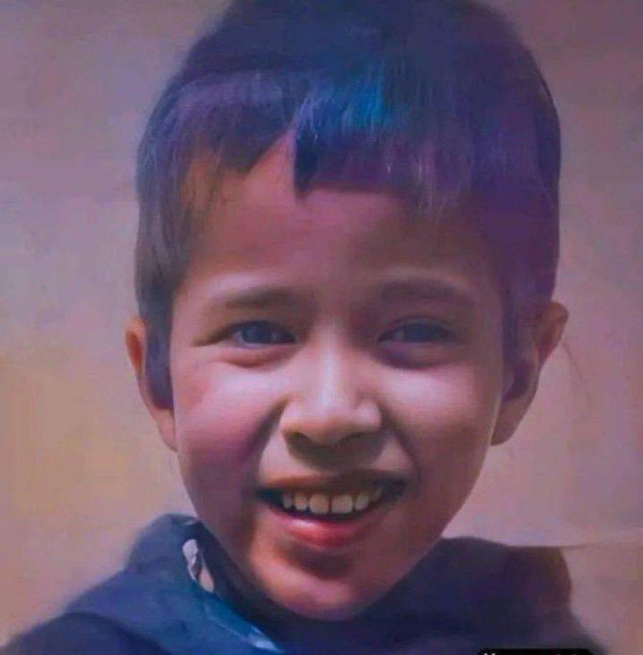 حزن بشكل غير طبيعي ..
الله يجعله من طيور الجنة ويربط على قلب والديه 💔