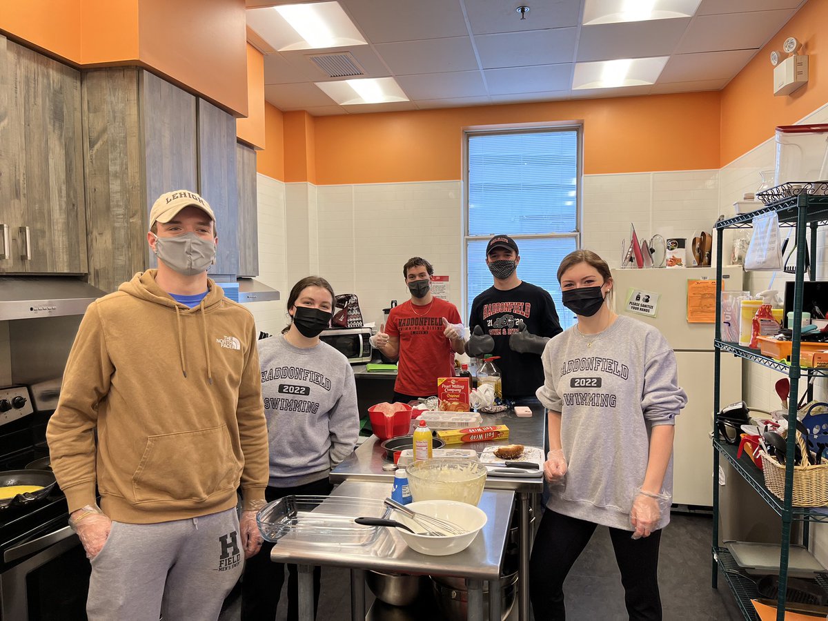 HMHS_swim's tweet photo. 🌟 Senior swimmers Gracie Crutchfield, Caden Balkey, Ryan Genel, Emily Gramigna &amp; Alex Genel cooking and serving breakfast this morning for 45 residents at Ronald McDonald House. 🥞, 🥮, 🥓, and 🥯 … cooked to perfection by this crew! https://t.co/6xdgaCLrDl