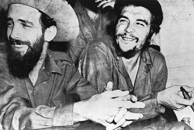 OHistoricos's tweet photo. "Si tengo un hermano, hermano de sueños, hermano de balas, hermano de empeño..." ❤💪🇨🇺 #CamiloYChe https://t.co/jQs7jHm2vi