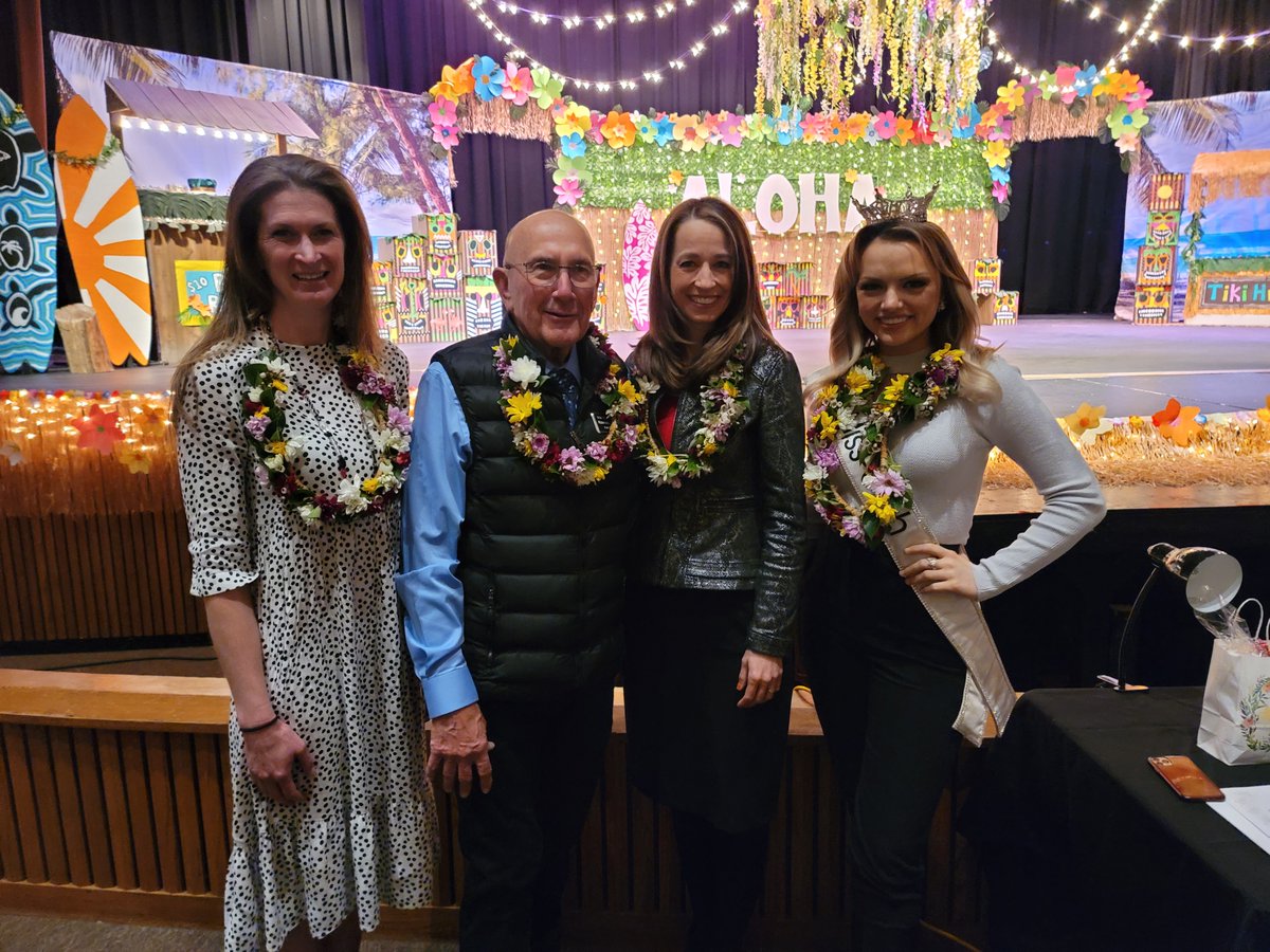 tooeleschools's tweet photo. Last night Sean Petaia was crowned Mr. Amazing and Lisa Stuart won Miss Amazing in the 10th Annual Mr. and Miss Super Amazing Pageant. Special thanks to judges Julie Flemming, Kendall Thomas, @AbbyPalmerCox and Miss Utah Sasha Sloan. Thanks to all who helped the event be #AMAZING https://t.co/hnHhTnQeHm