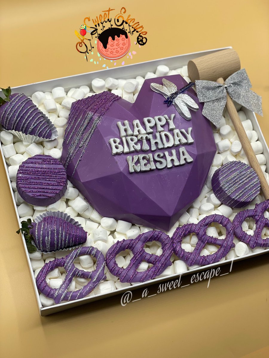 ASweetEscape3's tweet image. 🤩 I’m falling in love with Breakable Boxes all over again! My fav part?! Adding little touch’s of the person’s personality to a box. The Birthday Queen loves Purple &amp;amp; Dragonfly’s! It’s the small details that take someone from liking to LOVING their gift! 🥰💕#BlackOwnedBusiness