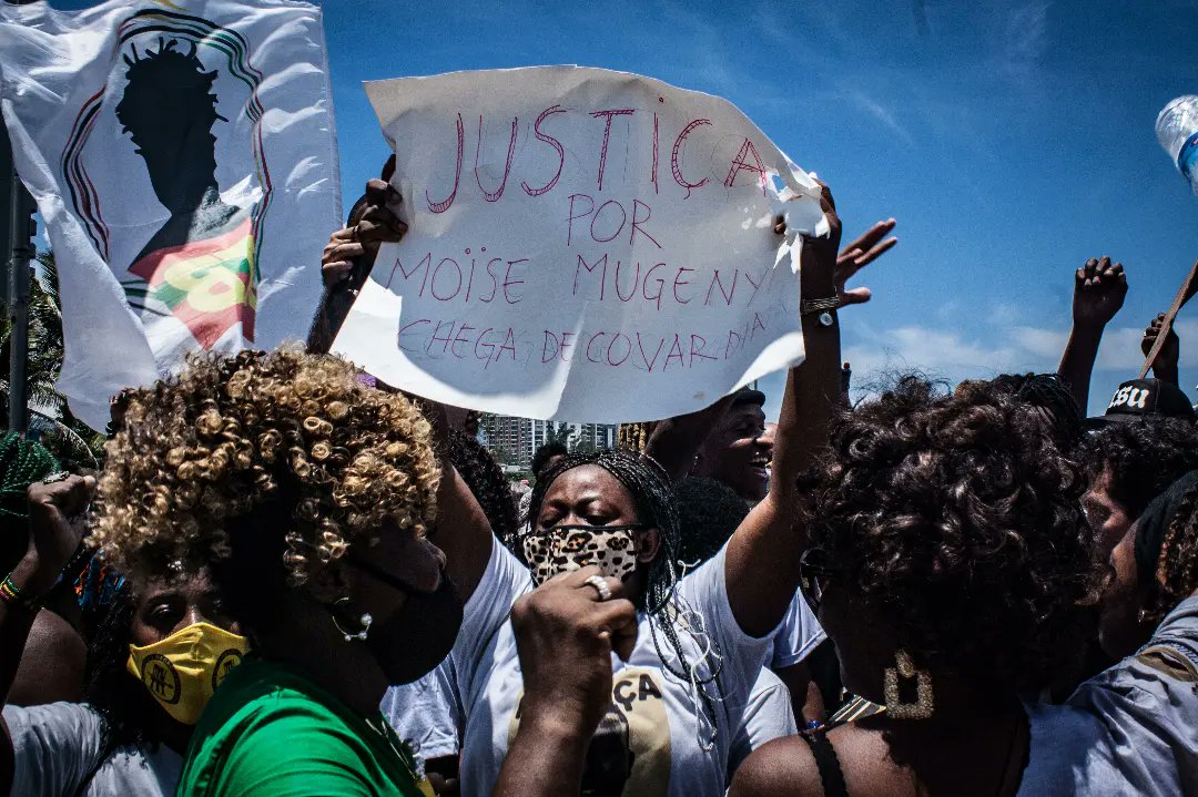 fotoguerrilha's tweet photo. Hoje, ocorreu um grande ato pedindo por justiça na morte do jovem congolês, Moïse Kabagambe, de 24 anos. O manifesto ocorreu em frente ao quiósque Biruta, no posto 8 da Barra da Tijuca, local onde ele foi brutalmente morto por espancamento. 

Fotos: Kauê Pallone / Fotoguerrilha https://t.co/WKsSgSjGPr