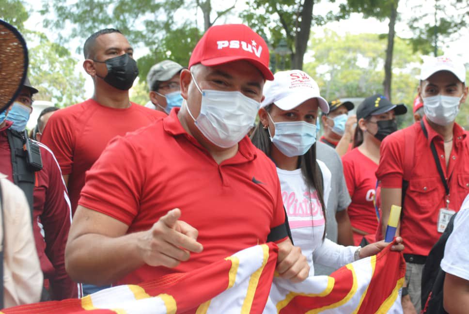 AdolfoP_Oficial's tweet photo. Maravilloso encuentro con camaradas en la multitudinaria marcha del #4F. Día histórico del febrero rebelde de 1992. Por ahora y para siempre. https://t.co/bbXVLxSdMW