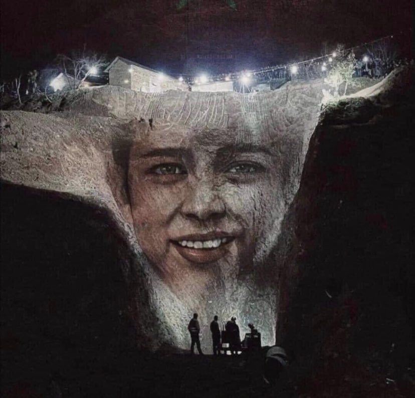 اهلنا في المغرب اهل ريان
جبر الله كسركم وأعانكم على مصابكم ومنحكم الصبر والسلوان وأحسن الله عزاءكم، ووقاكم فتنة المحيا والممات، وإنا لله وإنا إليه راجعون ومنحكم القوة والثبات والصبر على مصابكم.
 #الطفل_ريان