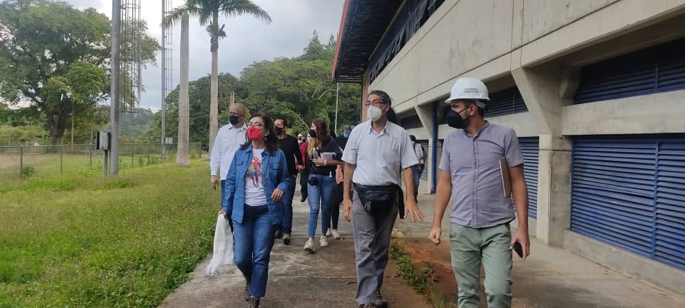 MVzlaBella's tweet photo. 🟡🔵🔴Pdta de la MVB @JacquelinePSUV inspeccionó los espacios de la Universidad Simón Bolívar, sede Sartenejas, atendiendo la instrucción del Pdte @NicolasMaduro para la rehabilitación de esta casa de estudios.

@delcyrodriguezv 
@DEFCEUSB 
@Mippcivzla https://t.co/yOmM8h5sTX