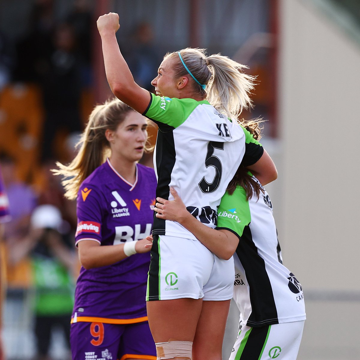 aleaguewomen's tweet photo. .@CanberraUnited pulled off a late comeback to salvage a point from @PerthGloryFC in a 3⃣-3⃣ thriller 🔥

The draw extended Canberra's home unbeaten run against the Glory to 1⃣1⃣ games 😮

Capital classic: https://t.co/Pw7zLiBaOR 

#CANvPER #WeAreALeagues @LibFinancial https://t.co/zqrUUmT2gS
