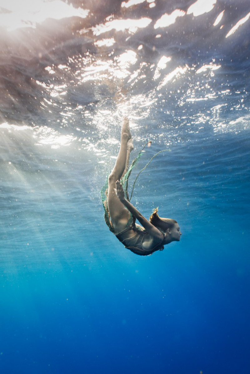 “Droplet” 

You are the ocean in a drop. 💧

Captured by <a href="/seaalchemyart/">Kelly Hsiao | SR 💎🌊</a> during the making of “Oceans Apart,” a short dance film bringing awareness to the harmful effects of plastic in our oceans. 

So honored my first NFT was collected by <a href="/Cryptinish/">Cryptinish</a> 🙌🏼
foundation.app/@SeaAlchemy/oc…