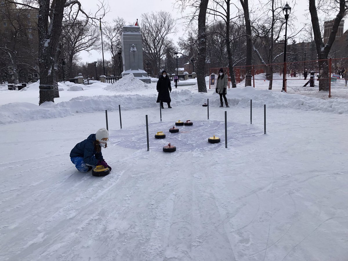 PrairieTrusz's tweet photo. #frostyqr Such a beautiful winter βοΈ day in #Regina to get outside and play downtown! #crokicurl #freehotchocolate Thanks @CityofRegina @ReginaDowntown and everyone involved! https://t.co/99xA2TadwU
